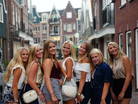 Kim Holland vermogen: zo rijk is ze naar schatting in 2026