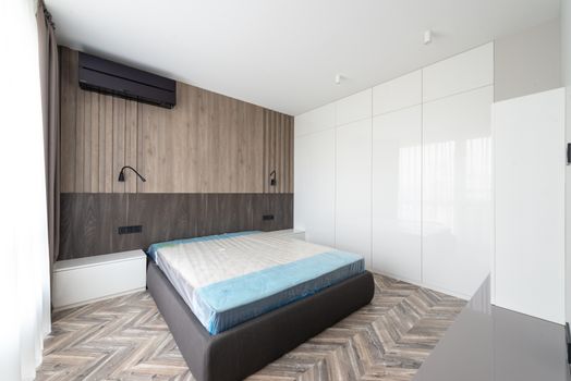 Moderne slaapkamer in Nijkerk met stille airco aan tijdens een warme zomernacht