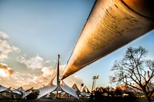 Start van een bobslee tijdens de bobslee olympische spelen 2026 met atleten die de slee op gang duwen