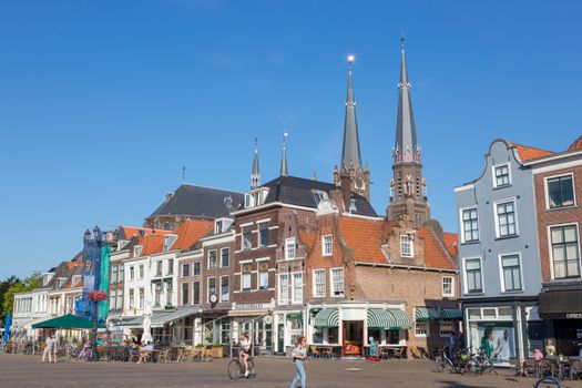 Laptop op tafel in Nijkerk met zoekopdracht naar sexverhalen en privacytips op het scherm