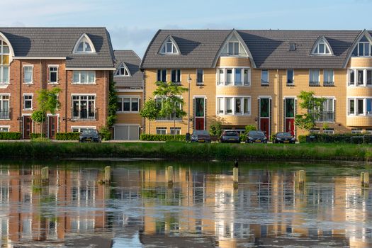 Huizenkoper in Nijkerk bekijkt actuele hypotheekrente 10 jaar vast met NHG en rekent maandlasten uit in juli 2026