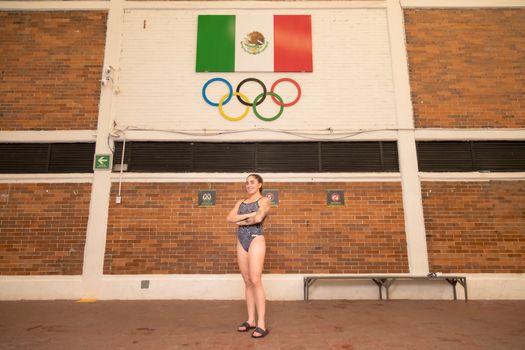 Suzanne Schulting op het ijs tijdens de Olympische Spelen 2026 in oranje schaatspak